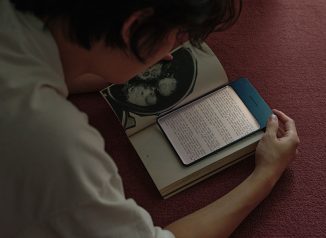 AwesomePre Book Light Provides Comfortable Light for Reading