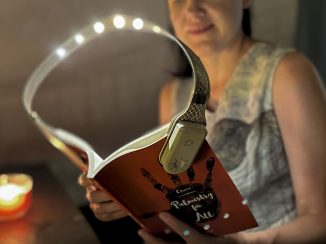 Bowio 2.0 – Practical and Portable Reading Light for Book Lovers
