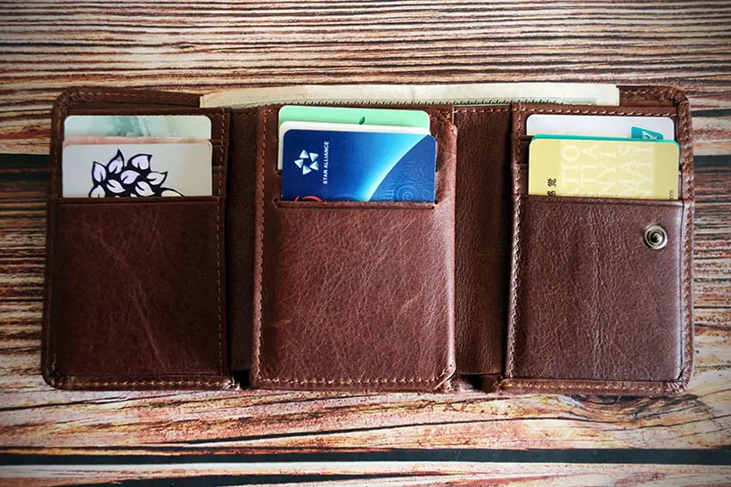 ManchotArtisanat Classic Trifold Wallet for Men - Tuvie Design