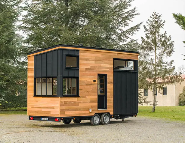 Tiny House Road Runner Is Spacious Enough for Four People and a Cat ...