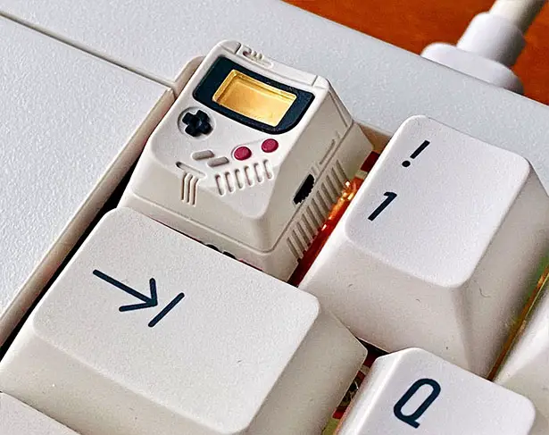 ZMKC Pocket Game Console Artisan Keycap Brings Back Your Nintendo